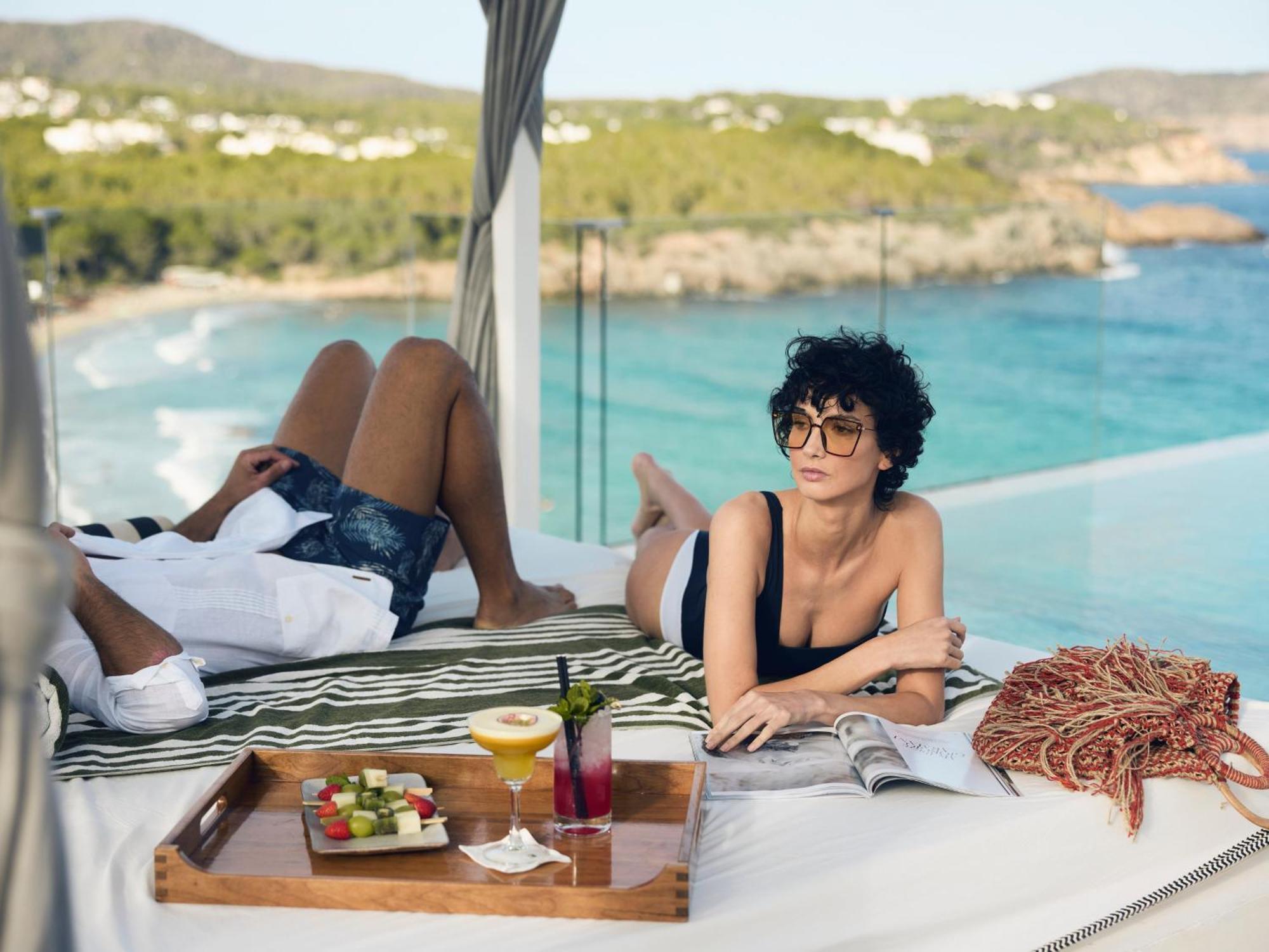 Bless Hotel Ibiza - The Leading Hotels Of The World Es Cana Εξωτερικό φωτογραφία A woman sunbathing